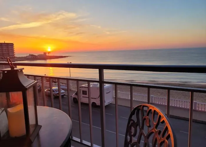 Pmt16 - Large City Apartment On The Beach